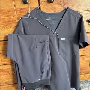 Figs Charcoal Gray Scrub Set